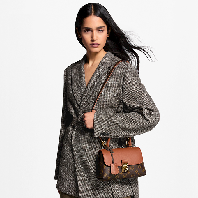 lv louis vuitton monogram cowhide flap hand bag #m28288